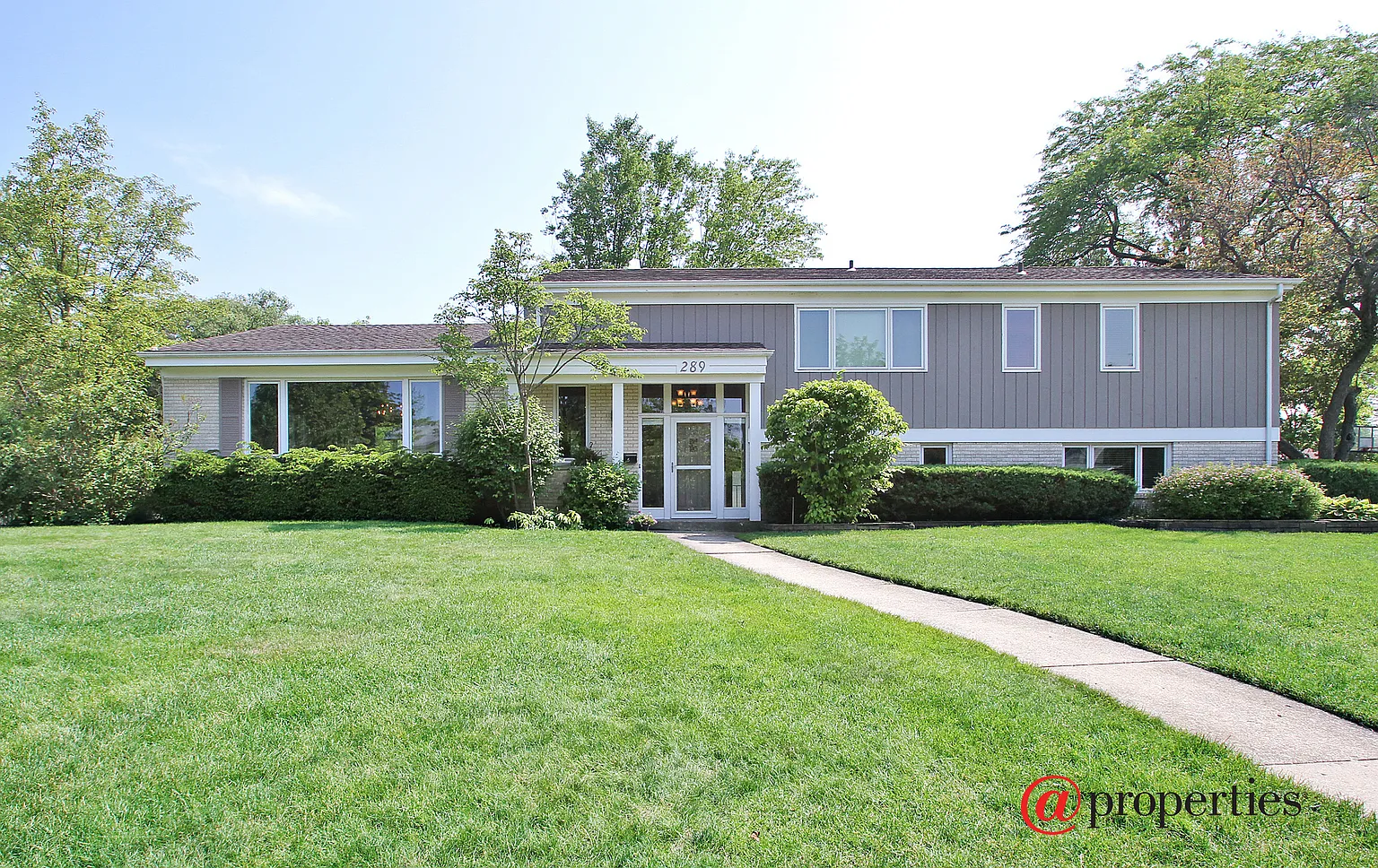 289 Hastings Ave photo 1