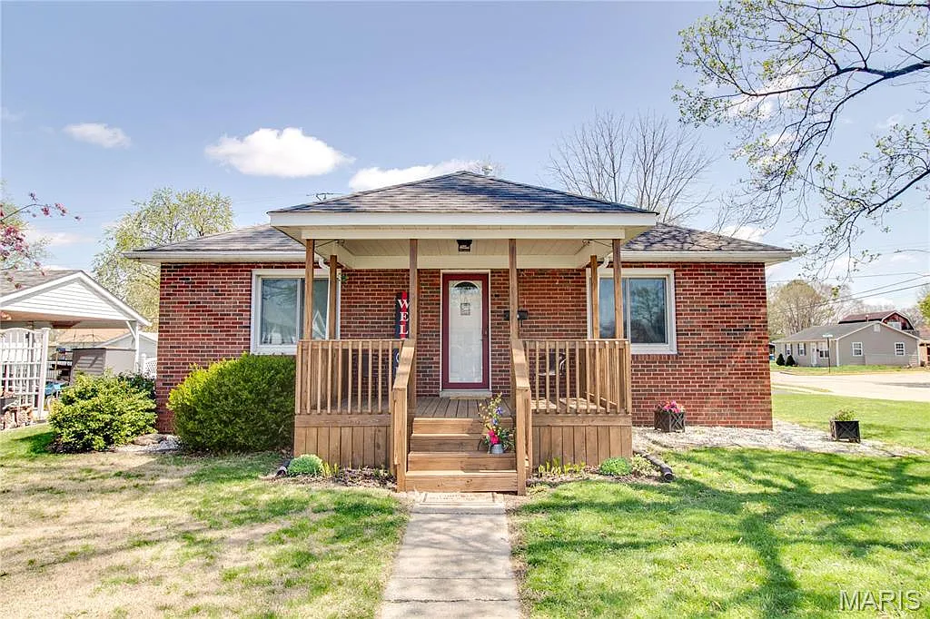 343 Logan St photo 1
