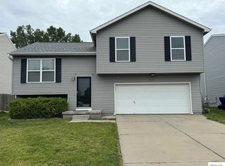 10775 Girard St, Omaha, NE 68122