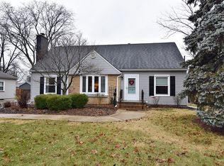 11 S Westlawn Ave, Aurora, IL 60506