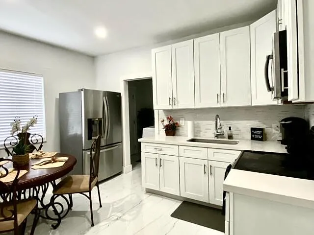 4 bed, 2.0 bath, 1647 sqft, $4,500 — Photo 2