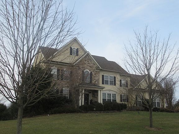 3rd image of 44 Mendenhall Dr
