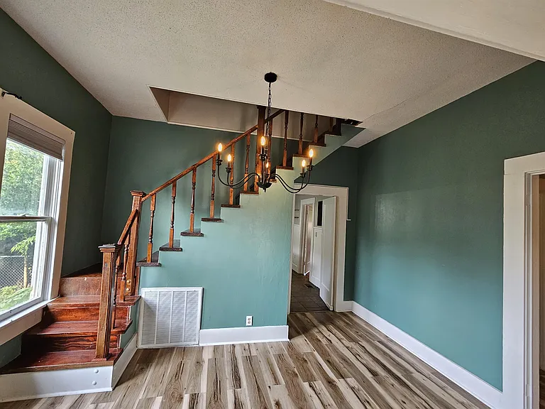 2312 Pecan St — Photo 3