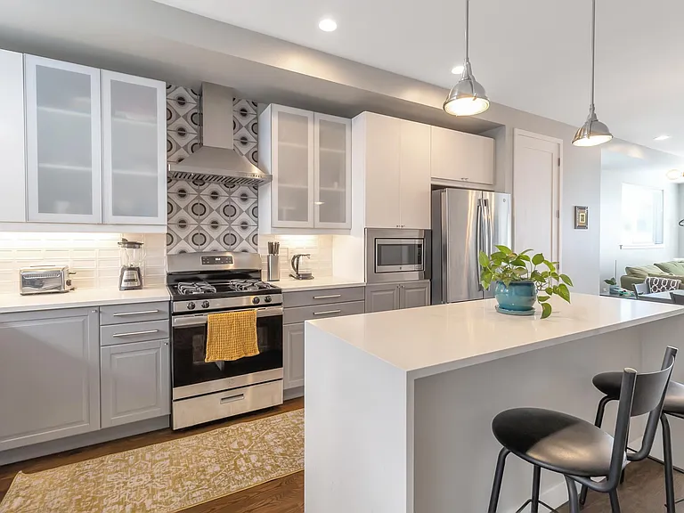 395 N Decatur St — Photo 3