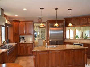 292 Pidgeon Hill Rd, Huntington Station, NY 11746