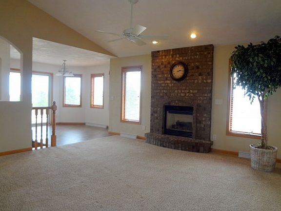 3rd image of 214 Gabriel Ln