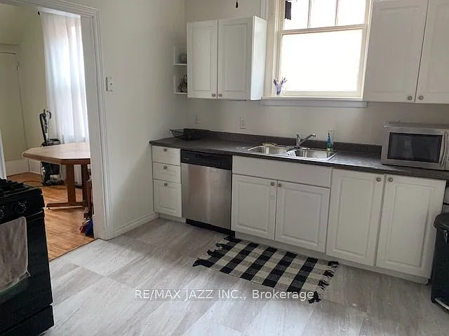 177 Athol St E — Photo 10