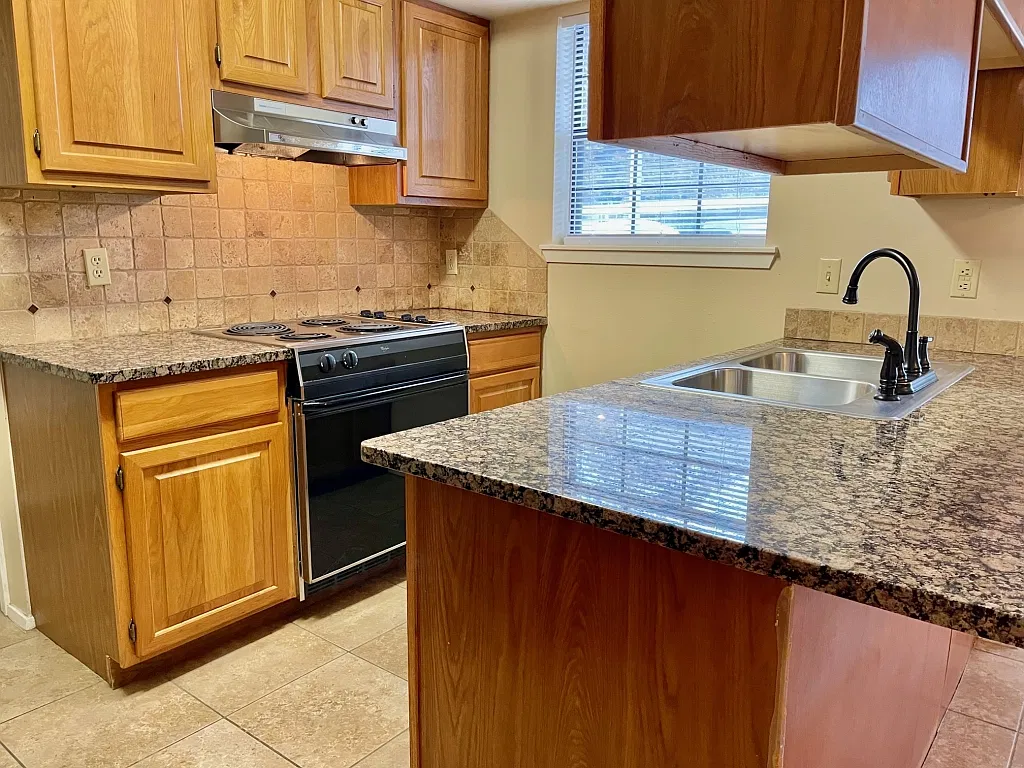 3 bed, 1400 sqft, $1,495 — Photo 2