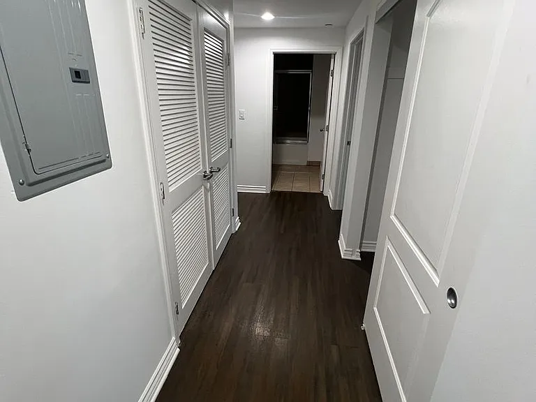 Yaya Laurel 1 Apartments — Photo 9