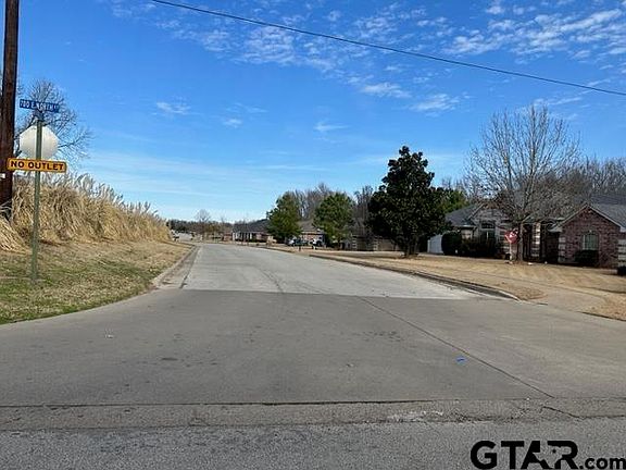 3rd image of 236 Heritage Ct