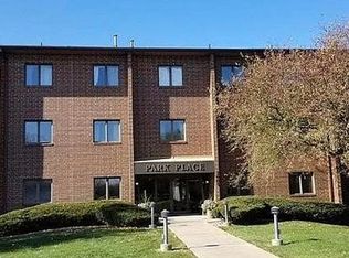 2005 Spring St #308, Grinnell, IA 50112