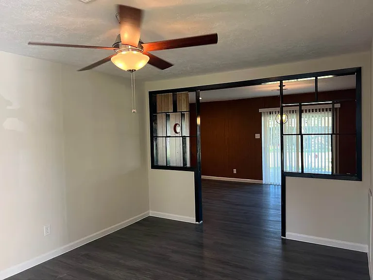 10910 Sela Ln — Photo 3