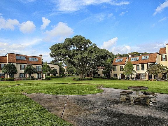 Oak Bluff Condos