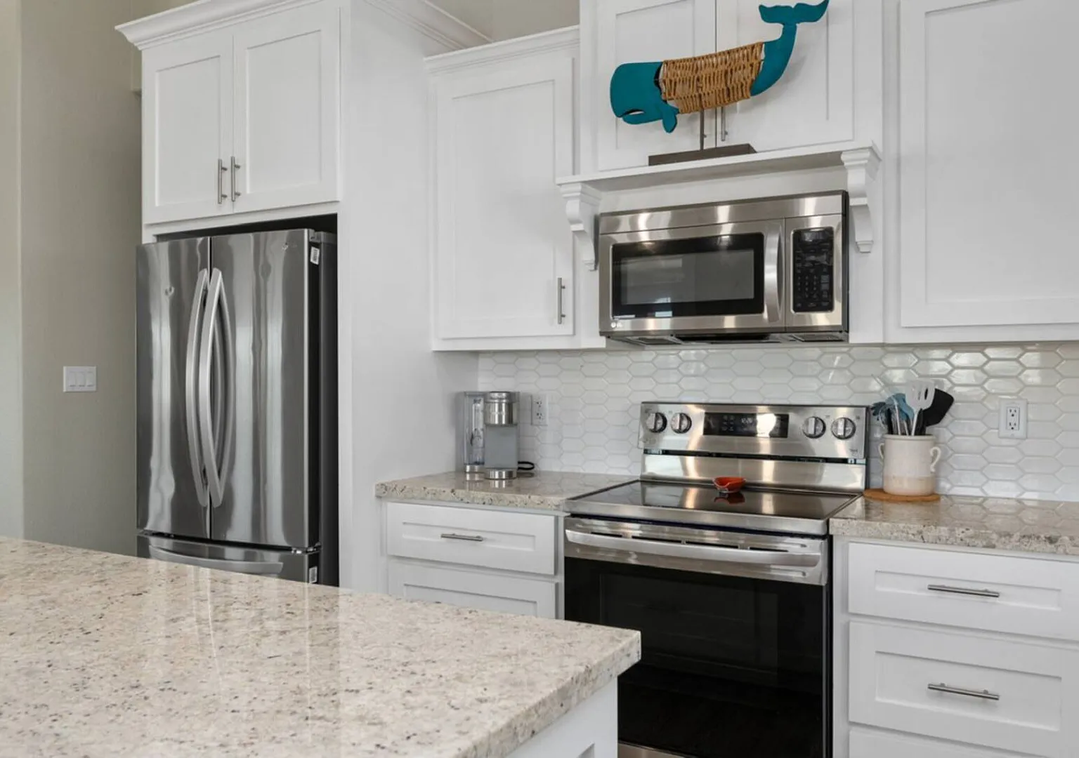3 Bdr/3 Bth, King Bed, No Fees — Photo 2