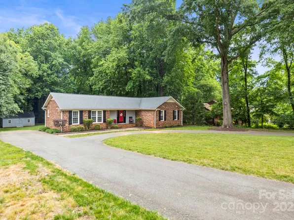 8938 Glencroft Rd, Mint Hill, NC 28227