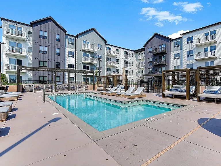 70-web-or-mls-21405-Dushane-Pkwy-70