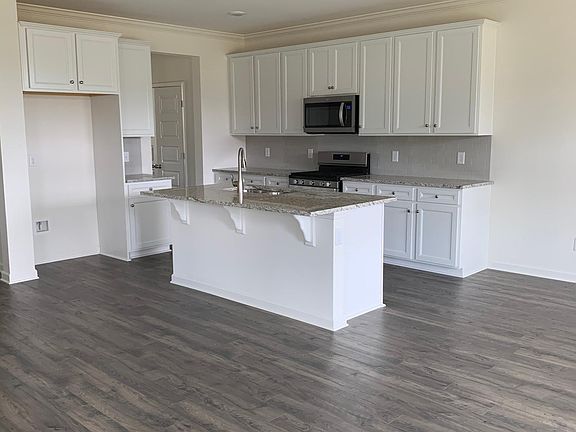 3rd image of 562 Montrose Dr