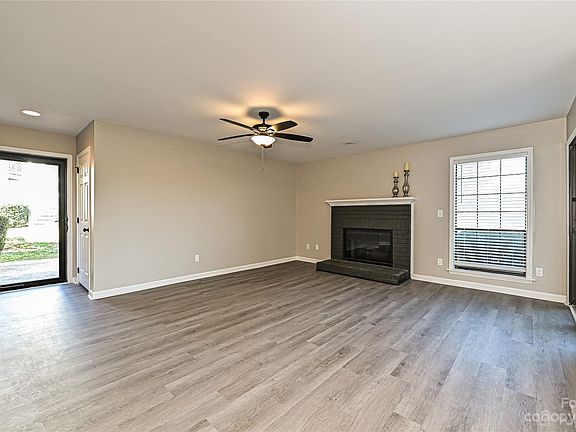 5th image of 5851 Harris Grove Ln