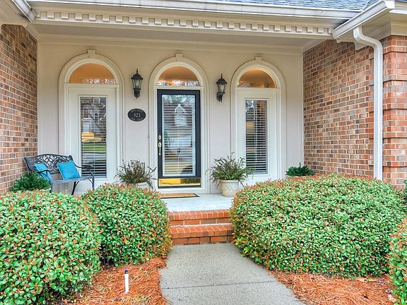 2nd image of 823 Park Chase Dr