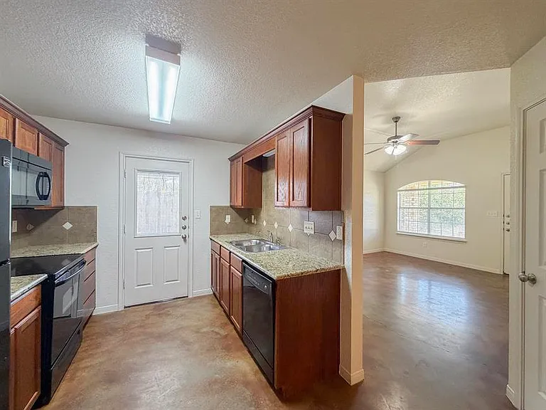 112A Andy Ln — Photo 2