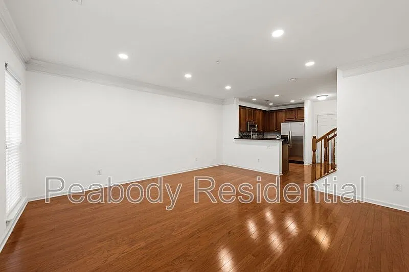 3 bed, 2.5 bath, 1524 sqft, $2,600 — Photo 4