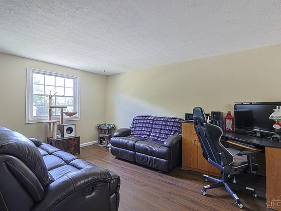 5th image of 417 Westgate Dr