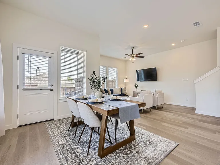 8119 Sawyer Dr — Photo 8