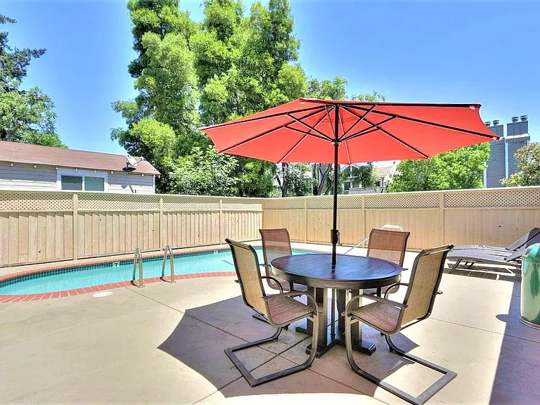 570 University Ave #26 — Photo 9