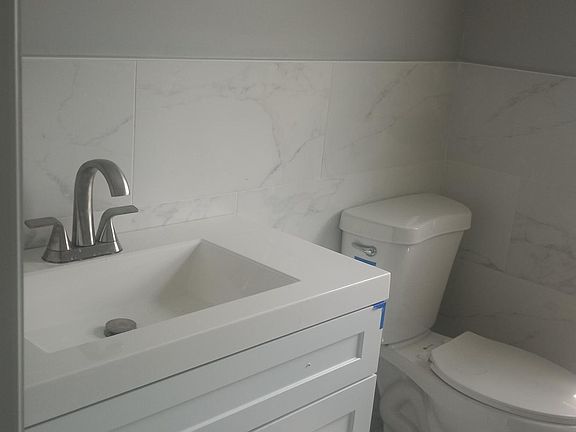 4th image of 2206 Union Blvd #1