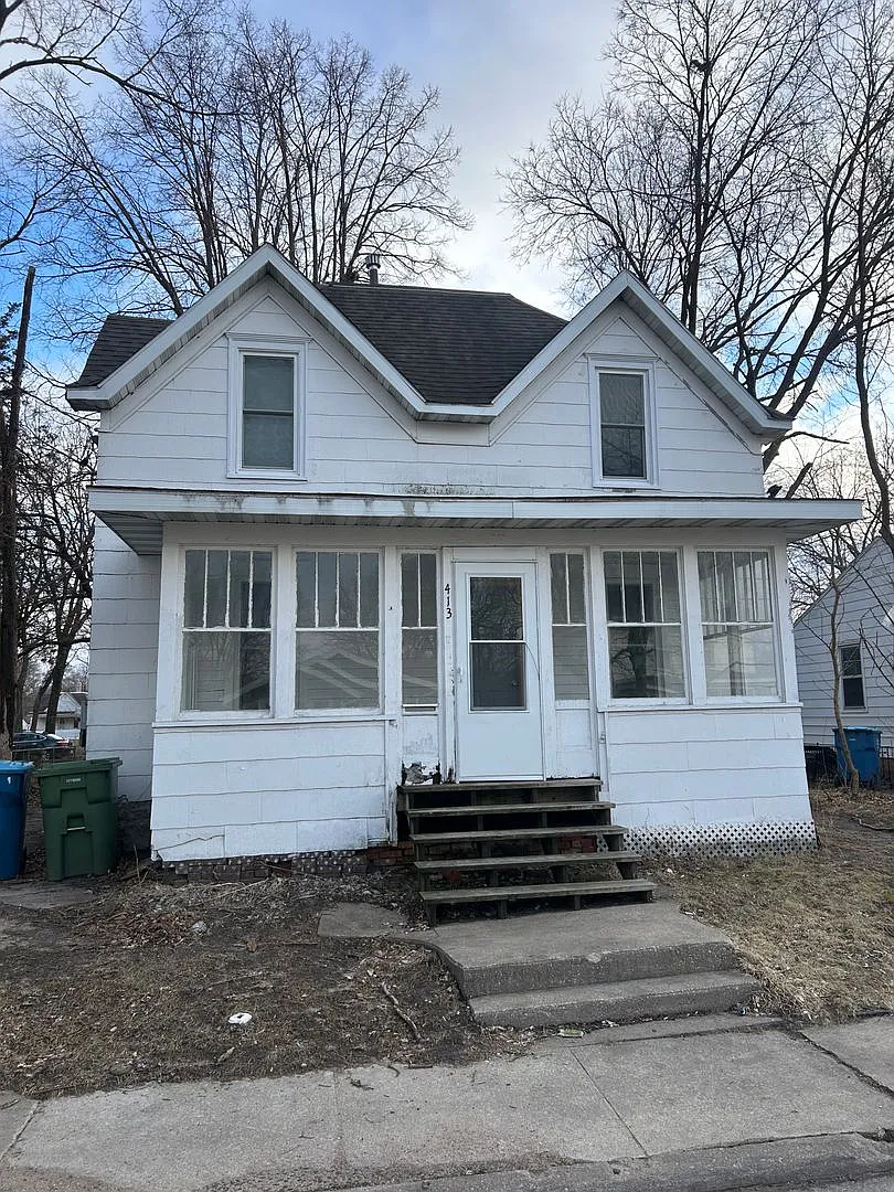 Three bedroom house in Waterloo, IA — Photo 1