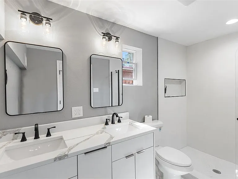 3926 Helena St NE — Photo 13