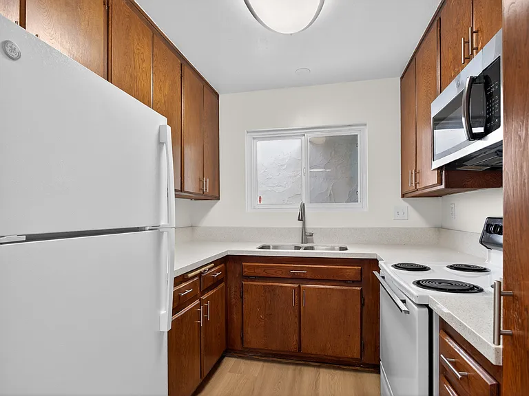Casa Grande Apartments — Photo 37