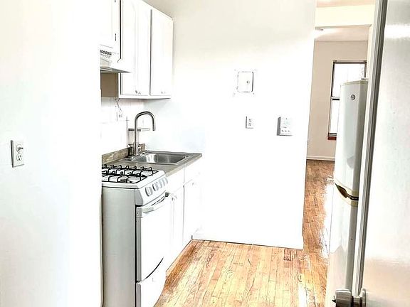 4th image of 717 E 5th St APT 5D
