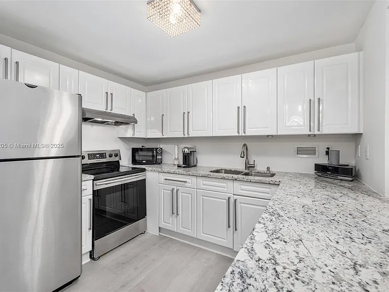 2301 Collins Ave #328 — Photo 3