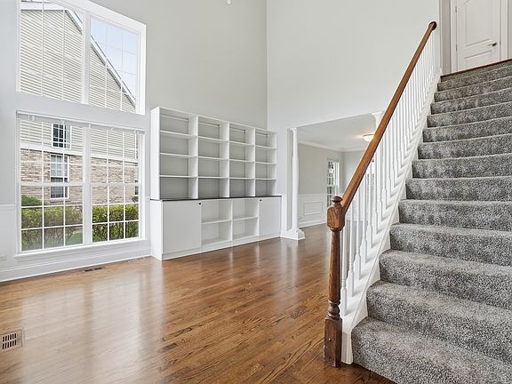 3rd image of 612 Citadel Dr