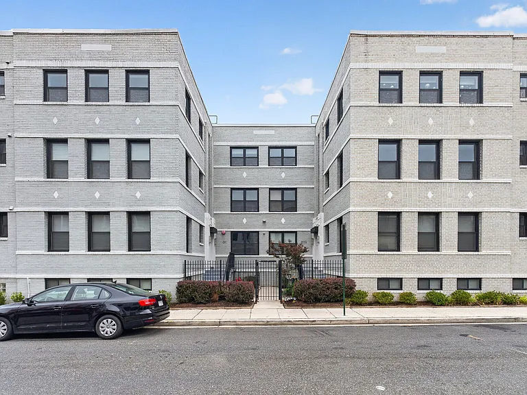 809 Otis Pl NW #104 — Photo 1