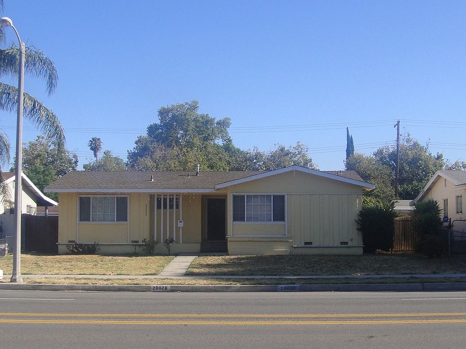 1st image of 23028 Vanowen St