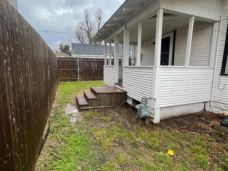 430 E Symmes St — Photo 13