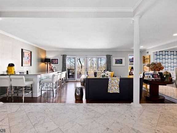 5th image of 60 Farbrook Dr