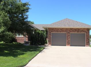 103 Nottingham Ct, Garden City, KS 67846