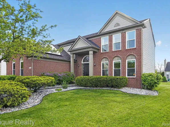 8068 Creek Bend Dr, Ypsilanti, MI 48197