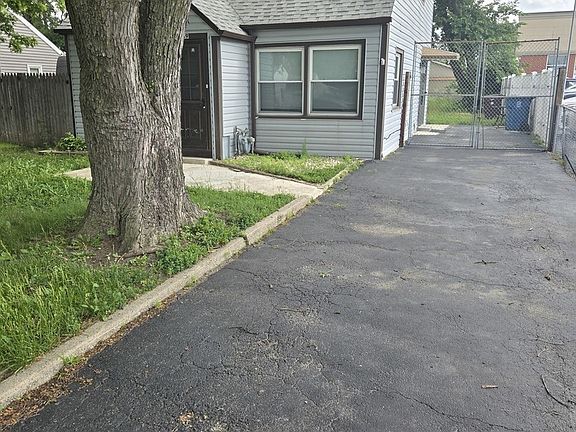 3rd image of 7139 W 74th St