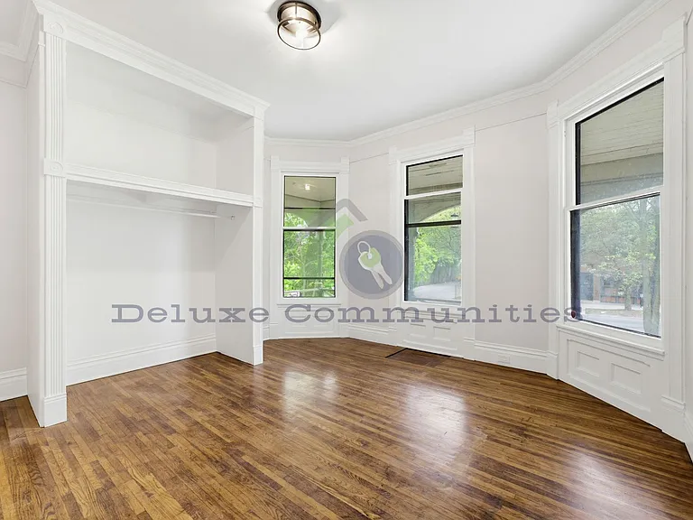 410 Eastern Ave SE — Photo 10