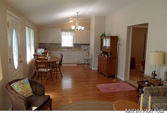 3rd image of 225 Winchester Dr