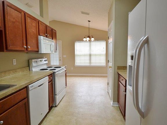 4th image of 2424 Creekfront Dr
