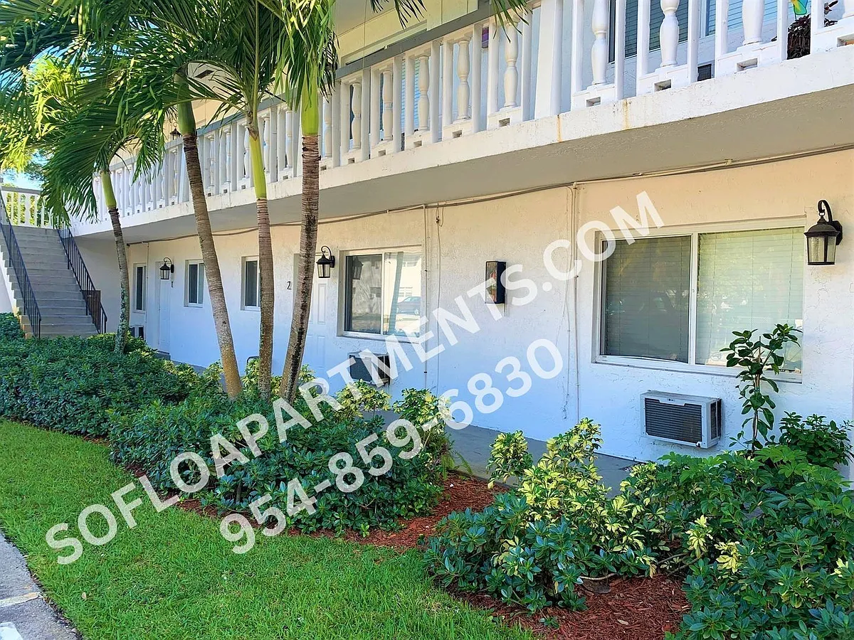 Building Photo - 701 SW 14th Ave