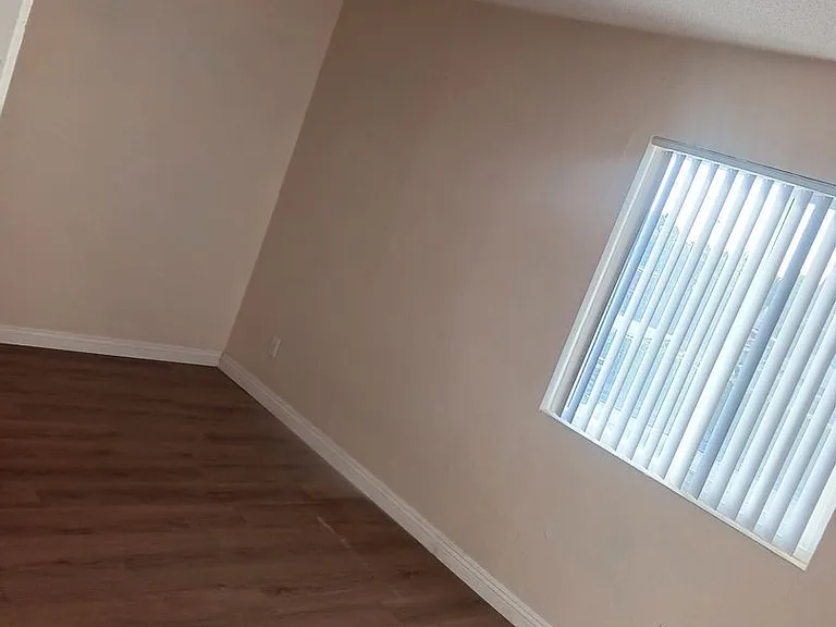 5530 Olivewood Ave — Photo 6