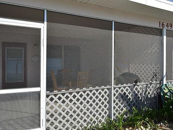Screened lanai in front