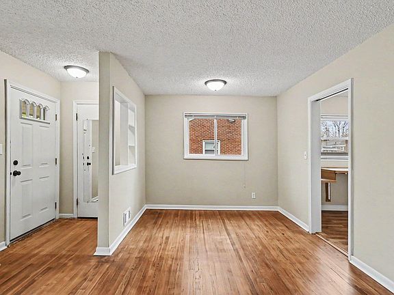 3rd image of 2421 Barstow Rd