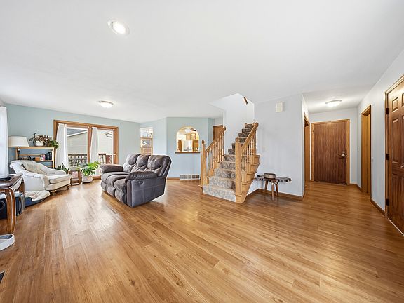 2nd image of 300 Forest Dr